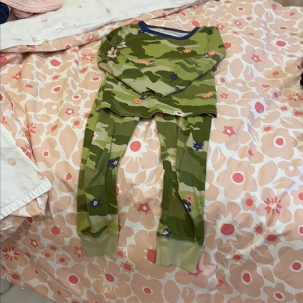 Girls jcrew pajamas camo with flowers size 5